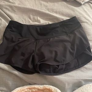 Black speed up Lululemon shorts